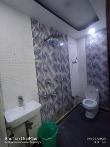 Image of 900 Sq.ft 2 BHK Builder Floor for rent in Mansa Ram Park, New Delhi for Rs. 17000