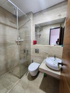 Bathroom Image of 1900 Sq.ft 4 BHK Apartment / Flat for rent in Enpar Lotus 101 Worli Residences, Lower Parel Mumbai for Rs. 350000