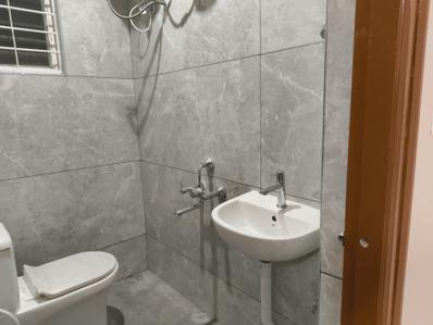Bathroom Image of 516 Sq.ft 1 BHK Builder Floor for rent in Bommanahalli Bengaluru for Rs. 22000