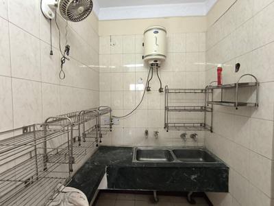 Kitchen Image of 4400 Sq.ft 3.5 BHK Builder Floor for rent in Sector 14 Faridabad for Rs. 45000