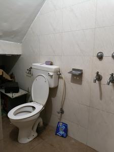 Common Bathroom Image of 540 Sq.ft 1 BHK Independent House for rent in Sector 17 Gurgaon for Rs. 25000