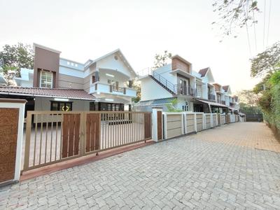 Image of 2950 Sq.ft 3.5 BHK Villa for sale in Kuzhivelippady, Kochi for Rs. 14500000