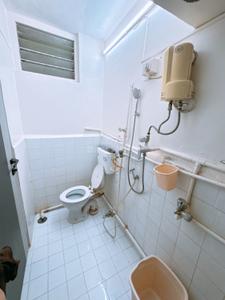 Bathroom Image of 905 Sq.ft 2 BHK Apartment / Flat for rent in Santacruz East Mumbai for Rs. 75000