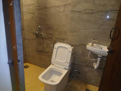 Bathroom Image of 1100 Sq.ft 2 BHK Apartment / Flat for rent in Injambakkam Chennai for Rs. 35000