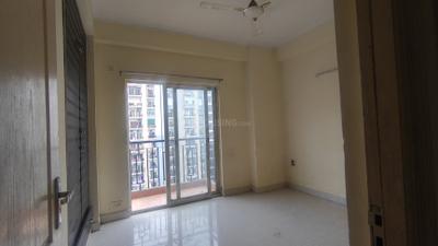 Bedroom Image of 990 Sq.ft 2 BHK Apartment / Flat for rent in Maxblis White House, Sector 75 Noida for Rs. 30000