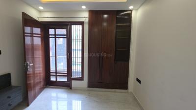 Bedroom Image of 900 Sq.ft 2 BHK Builder Floor for rent in Pitampura New Delhi for Rs. 40000