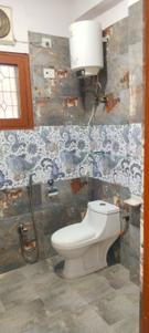 Bathroom Image of 1150 Sq.ft 2.5 BHK Apartment / Flat for rent in Oriental Apartment, Sector 62 Noida for Rs. 26000
