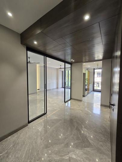 Sector 25, DLF Phase 2 Main Image 1