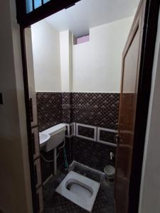 Bathroom Image of 1000 Sq.ft 2 BHK Builder Floor for rent in Allahpur Allahabad for Rs. 14000