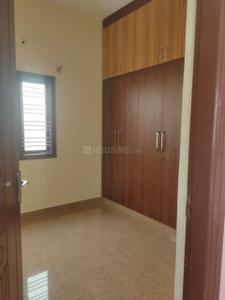 Bedroom Image of 700 Sq.ft 2 BHK Builder Floor for rent in NRI Layout Bengaluru for Rs. 15000