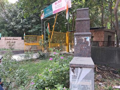 Image of 450 Sq.ft Residential Plot / Land for sale in Sector 46, Noida for Rs. 120000000