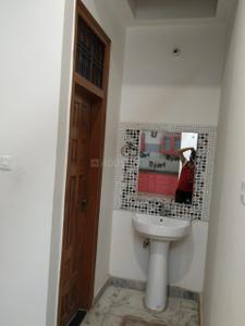 Bathroom Image of 2100 Sq.ft 2 BHK Builder Floor for rent in Gomti Nagar Lucknow for Rs. 18000