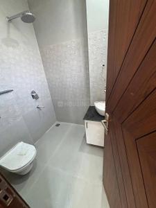 Bathroom Image of 980 Sq.ft 3 BHK Independent House for rent in Shalimar Bagh New Delhi for Rs. 41000