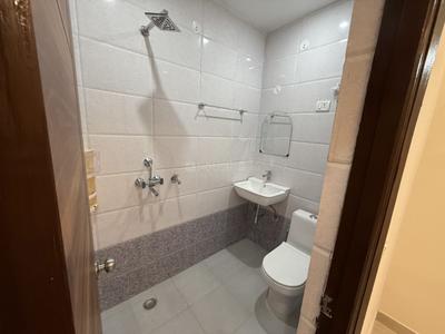 Bathroom Image of 1400 Sq.ft 2 BHK Builder Floor for rent in Sector 39 Gurgaon for Rs. 40000