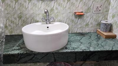 Bathroom Image of 1800 Sq.ft 2 BHK Builder Floor for rent in DLF City Phase 1, DLF Phase 1 Gurgaon for Rs. 45000