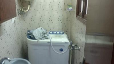 Bathroom Image of 2250 Sq.ft 4 BHK Apartment / Flat for sale in Swaraj Homes Pocket C RWA Sarita Vihar, Sarita Vihar New Delhi for Rs. 38000000
