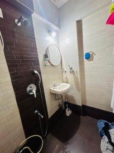 Bathroom Image of 850 Sq.ft 2 BHK Apartment / Flat for sale in Ekta Meadows, Borivali East Mumbai for Rs. 25000000