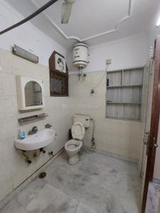 Bathroom Image of 1800 Sq.ft 3 BHK Builder Floor for rent in Lajpat Nagar New Delhi for Rs. 70000