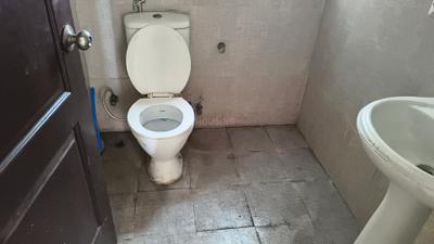 Bathroom Image of 585 Sq.ft 1 BHK Apartment / Flat for rent in Aditya Urban Homes Phase 1A, Bamheta Village Ghaziabad for Rs. 13000