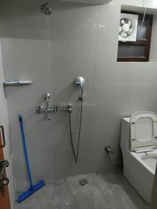 Bathroom Image of 1500 Sq.ft 2 BHK Duplex for rent in Silicon Indra, Indira Nagar Lucknow for Rs. 16000