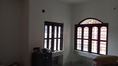 Bedroom Image of 850 Sq.ft 2 BHK Independent House for rent in Baguiati Kolkata for Rs. 14000
