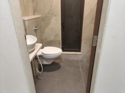 Bathroom Image of 550 Sq.ft 1 BHK Apartment / Flat for rent in Worli Mumbai for Rs. 60000