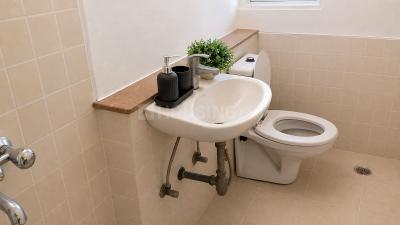 Bathroom Image of 954 Sq.ft 2 BHK Apartment / Flat for sale in Jaypee Kosmos, Sector 134 Noida for Rs. 7800000