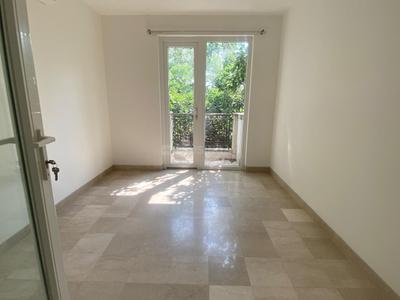 Bedroom Image of 5000 Sq.ft 4.5 BHK Builder Floor for rent in Vasant Vihar New Delhi for Rs. 600000