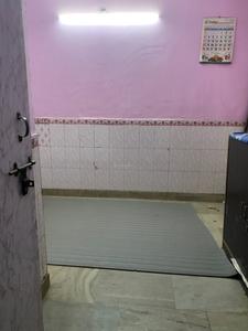 Bathroom Image of 600 Sq.ft 1 BHK Builder Floor for sale in Lal Kuan New Delhi for Rs. 3200000
