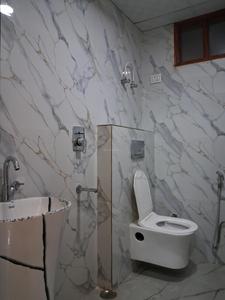 Common Bathroom Image of 1650 Sq.ft 3 BHK Apartment / Flat for sale in Sector 104 Noida for Rs. 7000000