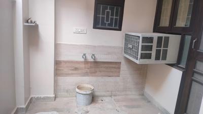 Balcony Image of 1300 Sq.ft 2 BHK Builder Floor for rent in Vrindavan Yojana Lucknow for Rs. 15000