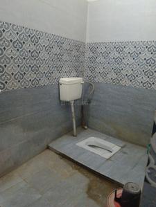 Bathroom Image of 500 Sq.ft 1 BHK Builder Floor for rent in Rajajipuram Lucknow for Rs. 5000