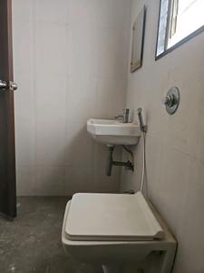 Common Bathroom Image of 604 Sq.ft 1 BHK Apartment / Flat for rent in Kumar Palaash, Wadgaon Sheri Pune for Rs. 25000