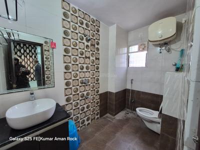 Bathroom Image of 1650 Sq.ft 3 BHK Apartment / Flat for rent in Samlong Ranchi for Rs. 25000