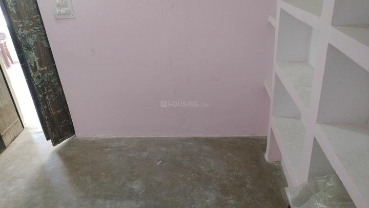 Ishwar Puri, Indira Nagar Bedroom 1