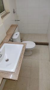 Bathroom Image of 1850 Sq.ft 4 BHK Apartment / Flat for sale in DLF Express Greens, Manesar Gurgaon for Rs. 13900000