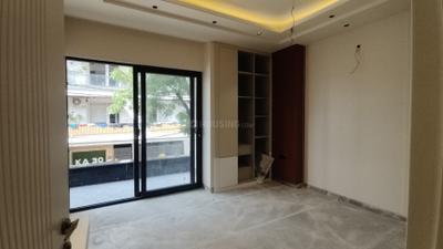 Bedroom Image of 2200 Sq.ft 4 BHK Builder Floor for sale in Kaushambi Ghaziabad for Rs. 32000000