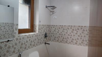 Image of 2000 Sq.ft 3.5 BHK Apartment / Flat for rent in Purvanchal Sanchar Vihar, Sector 62, Noida for Rs. 40000
