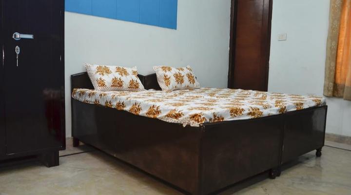 Sector 9 Bedroom 1