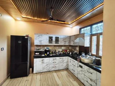 Kitchen Image of 2500 Sq.ft 3 BHK Builder Floor for rent in Ashiyana Lucknow for Rs. 25000