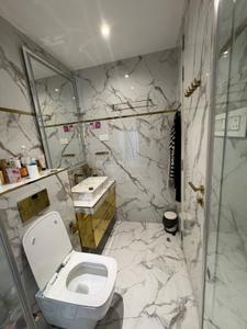 Bathroom Image of 1650 Sq.ft 3 BHK Apartment / Flat for sale in Transcon Triumph Tower 4, Andheri West Mumbai for Rs. 75000000