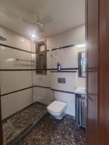 Bathroom Image of 2250 Sq.ft 3 BHK Builder Floor for rent in Unitech Residency Greens, Sector 46 Gurgaon for Rs. 80000