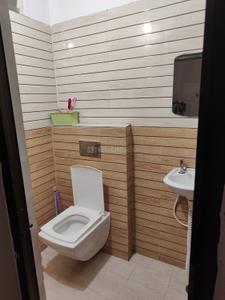 Bathroom Image of 1350 Sq.ft 2 BHK Independent House for sale in Maharaja Tukoji Rao Holker Cloth Market Indore for Rs. 21000000