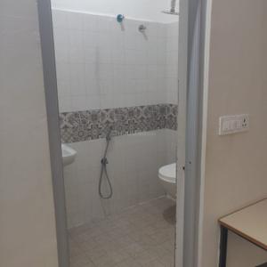 Bathroom Image of 1000 Sq.ft 2 BHK Builder Floor for rent in Margondanahalli Bengaluru for Rs. 18000
