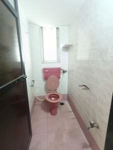 Bathroom Image of 580 Sq.ft 1 BHK Apartment / Flat for rent in Dahisar West Mumbai for Rs. 28500