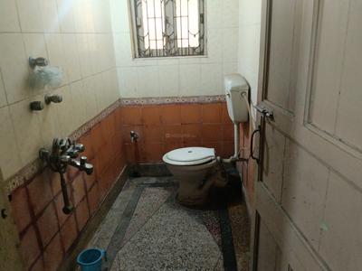 Bathroom Image of 700 Sq.ft 2 BHK Apartment / Flat for rent in Phool Bagan Kolkata for Rs. 15000
