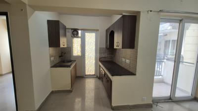 Kitchen Image of 800 Sq.ft 2 BHK Apartment / Flat for rent in Sethi Max Royal, Sector 76 Noida for Rs. 26000