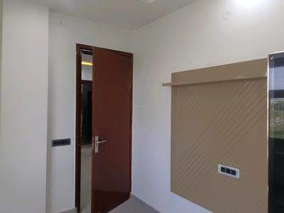 Bedroom Image of 2200 Sq.ft 3 BHK Builder Floor for sale in Rohini Sector 28 New Delhi for Rs. 20500000