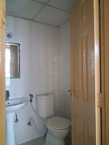 Common Bathroom Image of 1150 Sq.ft 2.5 BHK Apartment / Flat for sale in Supertech Cape Town, Sector 74 Noida for Rs. 11500000