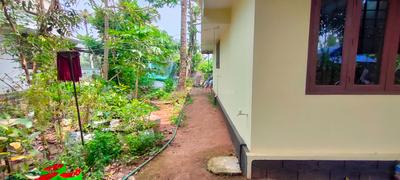 Balcony Image of 860 Sq.ft 3 BHK Independent House for sale in Irinjalakuda Thrissur for Rs. 3000000